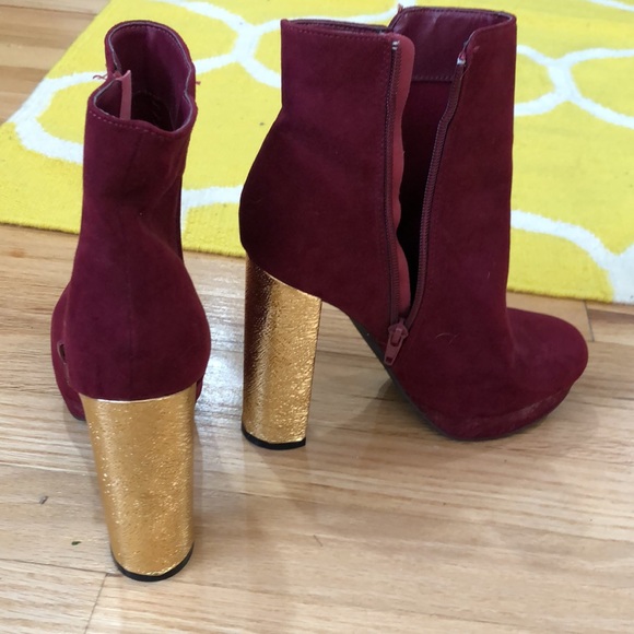 Size 6 gold heel ankle boots - Picture 2 of 3